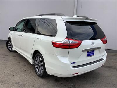 2018 Toyota Sienna Limited Premium 7-Passeng   - Photo 5 - Crest Hill, IL 60403