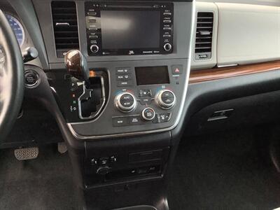 2018 Toyota Sienna Limited Premium 7-Passeng   - Photo 18 - Crest Hill, IL 60403