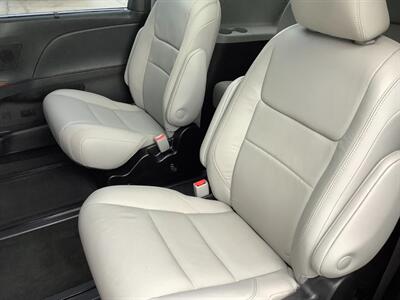 2018 Toyota Sienna Limited Premium 7-Passeng   - Photo 31 - Crest Hill, IL 60403