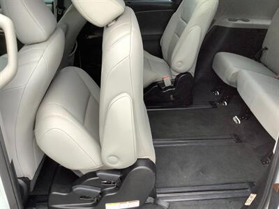 2018 Toyota Sienna Limited Premium 7-Passeng   - Photo 32 - Crest Hill, IL 60403