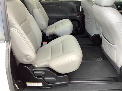 2018 Toyota Sienna Limited Premium 7-Passeng   - Photo 34 - Crest Hill, IL 60403