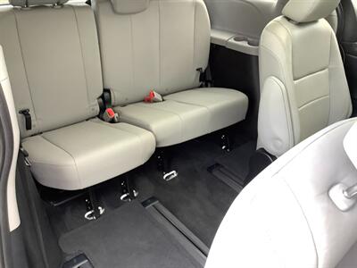 2018 Toyota Sienna Limited Premium 7-Passeng   - Photo 37 - Crest Hill, IL 60403