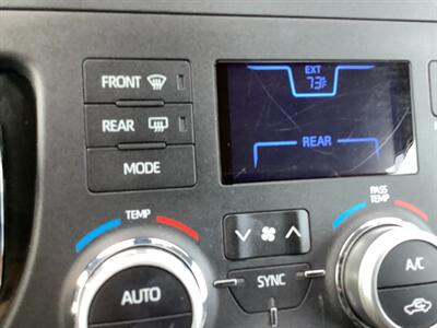 2018 Toyota Sienna Limited Premium 7-Passeng   - Photo 27 - Crest Hill, IL 60403