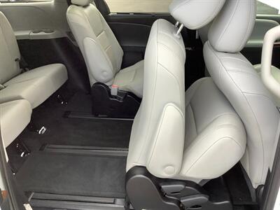 2018 Toyota Sienna Limited Premium 7-Passeng   - Photo 36 - Crest Hill, IL 60403