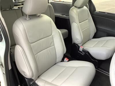 2018 Toyota Sienna Limited Premium 7-Passeng   - Photo 35 - Crest Hill, IL 60403