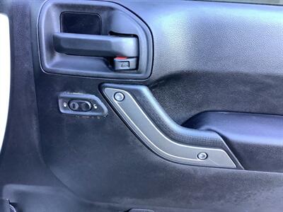 2014 Jeep Wrangler Sport   - Photo 22 - Crest Hill, IL 60403