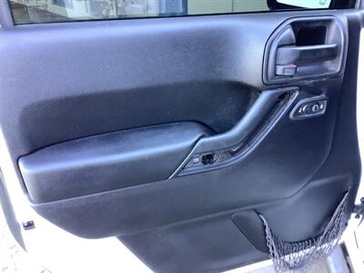 2014 Jeep Wrangler Sport   - Photo 11 - Crest Hill, IL 60403