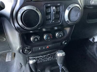 2014 Jeep Wrangler Sport   - Photo 14 - Crest Hill, IL 60403