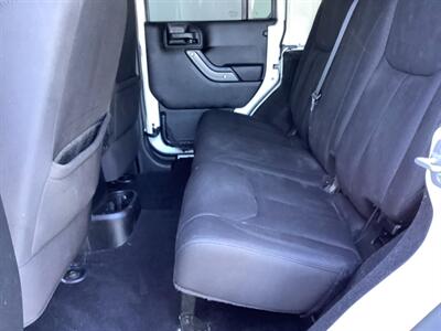 2014 Jeep Wrangler Sport   - Photo 19 - Crest Hill, IL 60403