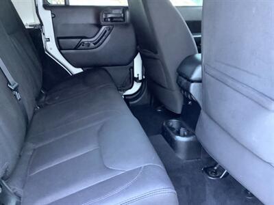 2014 Jeep Wrangler Sport   - Photo 21 - Crest Hill, IL 60403