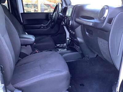 2014 Jeep Wrangler Sport   - Photo 23 - Crest Hill, IL 60403