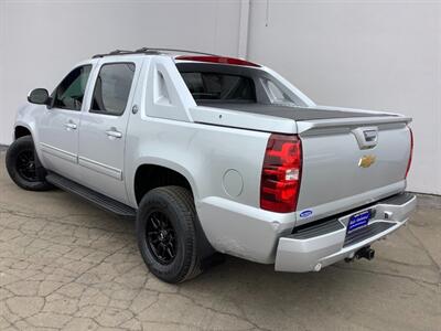 2013 Chevrolet Avalanche LS Black Diamond   - Photo 4 - Crest Hill, IL 60403