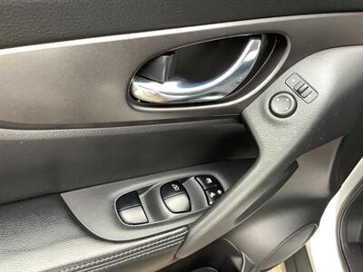 2016 Nissan Rogue S   - Photo 14 - Crest Hill, IL 60403