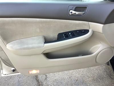 2005 Honda Accord LX   - Photo 10 - Crest Hill, IL 60403