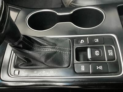 2017 Kia Sorento SX Limited V6   - Photo 17 - Crest Hill, IL 60403