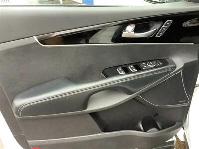 2017 Kia Sorento SX Limited V6   - Photo 12 - Crest Hill, IL 60403