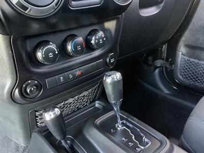 2015 Jeep Wrangler Sport   - Photo 14 - Crest Hill, IL 60403