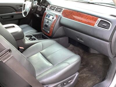 2013 Chevrolet Suburban LT   - Photo 31 - Crest Hill, IL 60403