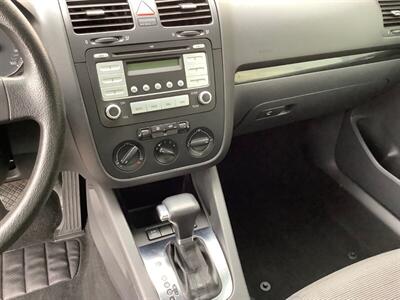 2009 Volkswagen Rabbit S PZEV - Photo 14 - Crest Hill, IL 60403