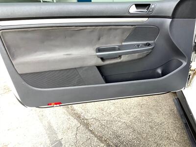 2009 Volkswagen Rabbit S PZEV - Photo 10 - Crest Hill, IL 60403