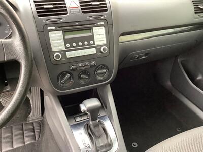 2009 Volkswagen Rabbit S PZEV - Photo 14 - Crest Hill, IL 60403