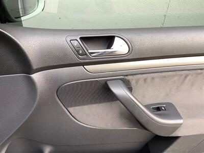 2009 Volkswagen Rabbit S PZEV - Photo 21 - Crest Hill, IL 60403