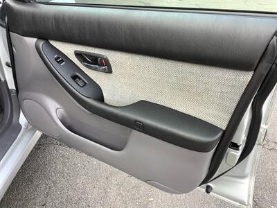 2002 Subaru Legacy L 5 Speed Manual - Photo 42 - Crest Hill, IL 60403