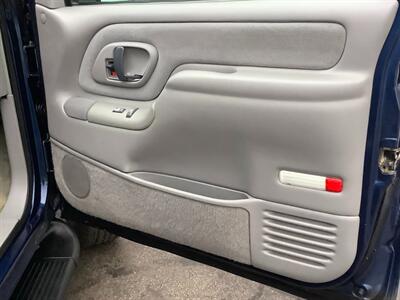 1999 Chevrolet Suburban K2500 LS - Photo 30 - Crest Hill, IL 60403