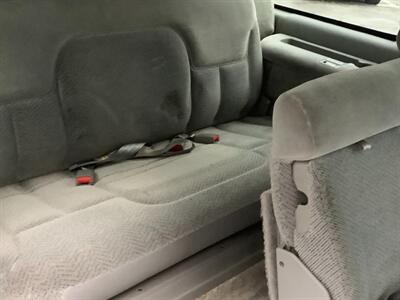 1999 Chevrolet Suburban K2500 LS - Photo 29 - Crest Hill, IL 60403