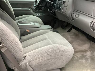 1999 Chevrolet Suburban K2500 LS - Photo 31 - Crest Hill, IL 60403
