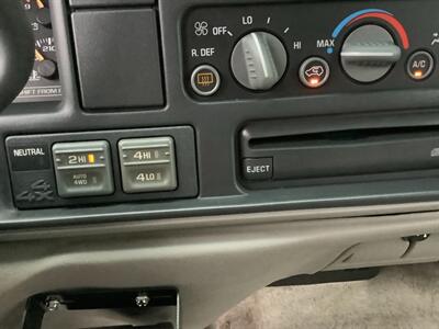 1999 Chevrolet Suburban K2500 LS - Photo 17 - Crest Hill, IL 60403