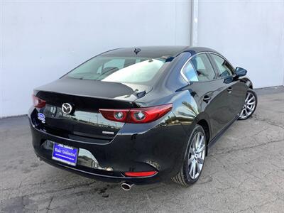 2022 Mazda Mazda3 Sedan Premium - Photo 8 - Crest Hill, IL 60403