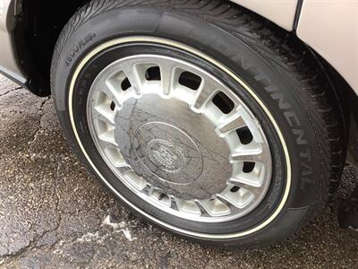 1998 Cadillac DeVille   - Photo 38 - Crest Hill, IL 60403