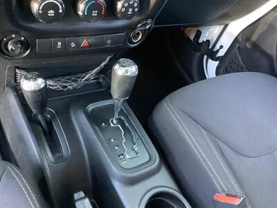 2013 Jeep Wrangler Sahara - Photo 28 - Crest Hill, IL 60403
