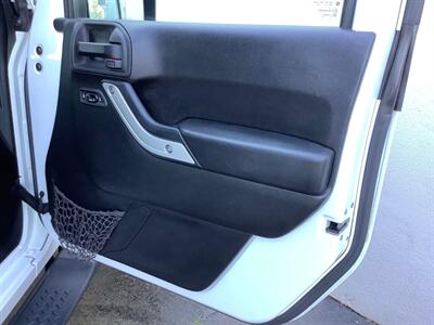 2013 Jeep Wrangler Sahara   - Photo 33 - Crest Hill, IL 60403