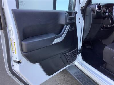 2013 Jeep Wrangler Sahara   - Photo 13 - Crest Hill, IL 60403