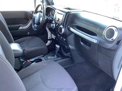 2013 Jeep Wrangler Sahara   - Photo 34 - Crest Hill, IL 60403