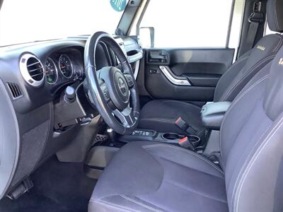 2013 Jeep Wrangler Sahara   - Photo 15 - Crest Hill, IL 60403