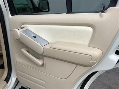 2006 Mercury Mountaineer Luxury   - Photo 22 - Crest Hill, IL 60403