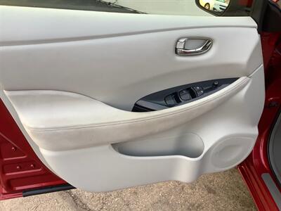 2012 Nissan LEAF SV - Photo 12 - Crest Hill, IL 60403