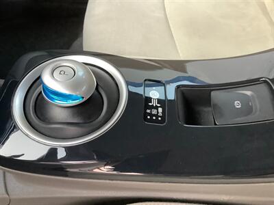 2012 Nissan LEAF SV - Photo 16 - Crest Hill, IL 60403