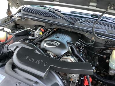 2002 Chevrolet Suburban 1500 LT   - Photo 42 - Crest Hill, IL 60403