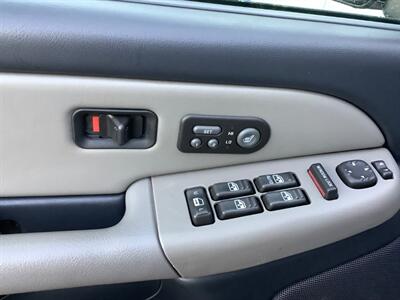 2002 Chevrolet Suburban 1500 LT   - Photo 12 - Crest Hill, IL 60403