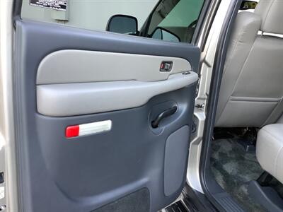 2002 Chevrolet Suburban 1500 LT   - Photo 20 - Crest Hill, IL 60403