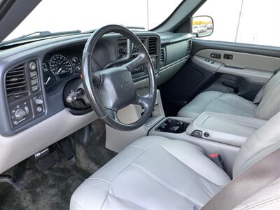 2002 Chevrolet Suburban 1500 LT   - Photo 14 - Crest Hill, IL 60403