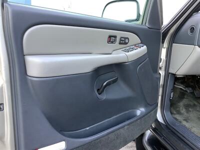 2002 Chevrolet Suburban 1500 LT   - Photo 21 - Crest Hill, IL 60403