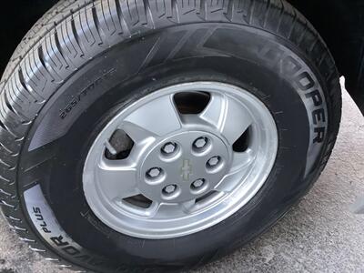 2002 Chevrolet Suburban 1500 LT   - Photo 39 - Crest Hill, IL 60403