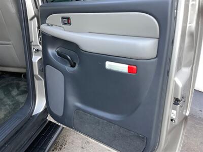 2002 Chevrolet Suburban 1500 LT   - Photo 24 - Crest Hill, IL 60403