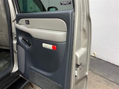 2002 Chevrolet Suburban 1500 LT   - Photo 57 - Crest Hill, IL 60403