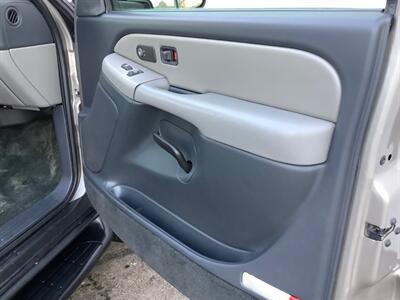 2002 Chevrolet Suburban 1500 LT   - Photo 27 - Crest Hill, IL 60403